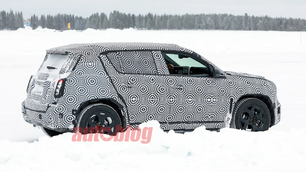 Серійний Renault 4 EV попався в об’єктив фотошпигунів — photo 4