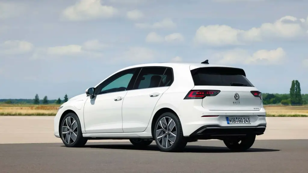 Електричний Volkswagen Golf може вбити ID.3 — photo 3