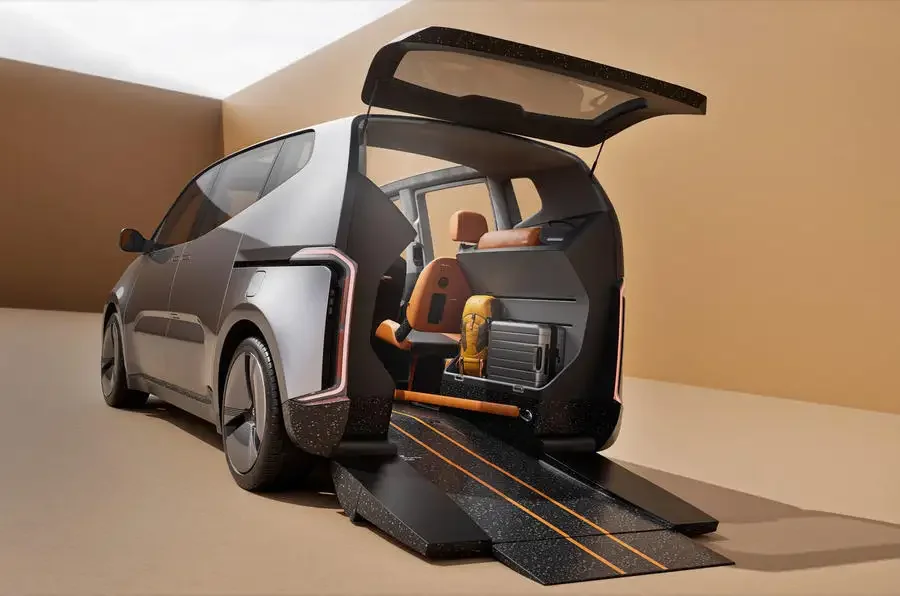 Екс-дизайнер Jaguar створив унікальний електромобіль — photo 6