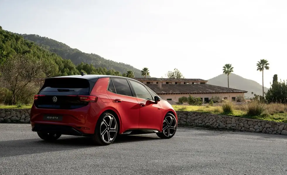 VW представив ID.3 GTX EV Hot Hatch та ID.7 GTX Wagon — photo 2