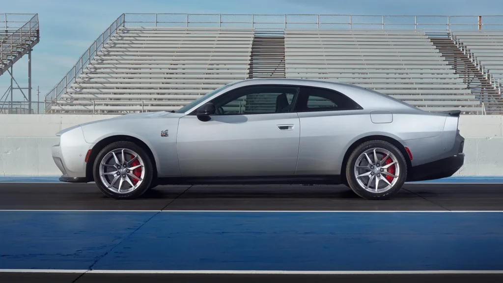 Легендарний Dodge Charger став електричним — photo 2