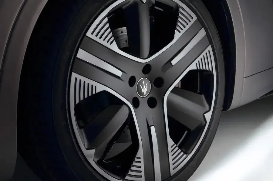 Maserati Grecale Folgore – перший EV кросовер марки пішов у серію — photo 3