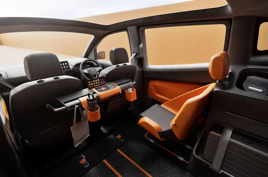 Екс-дизайнер Jaguar створив унікальний електромобіль — photo 5