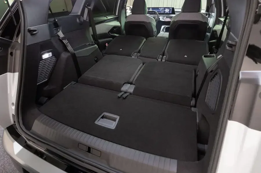 Peugeot e-5008 предлагает семь мест — photo 2