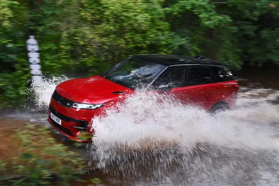 Що відомо про електричний Range Rover Sport EV? — photo 3