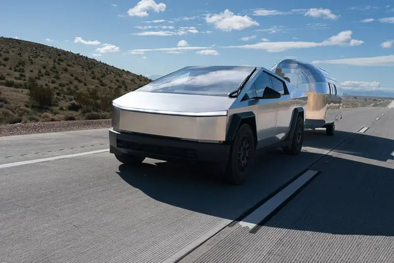 Tesla Cybertruck програв Model X за дальністю буксирування? — photo 7720