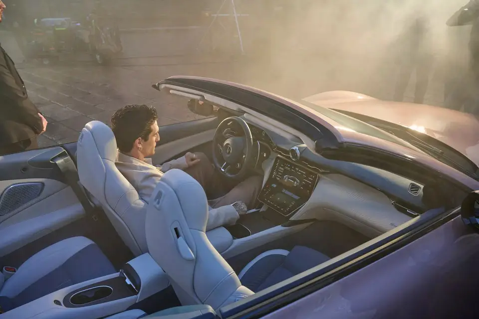 Maserati GranCabrio Folgore дебютує як електричний кабріолет — photo 3