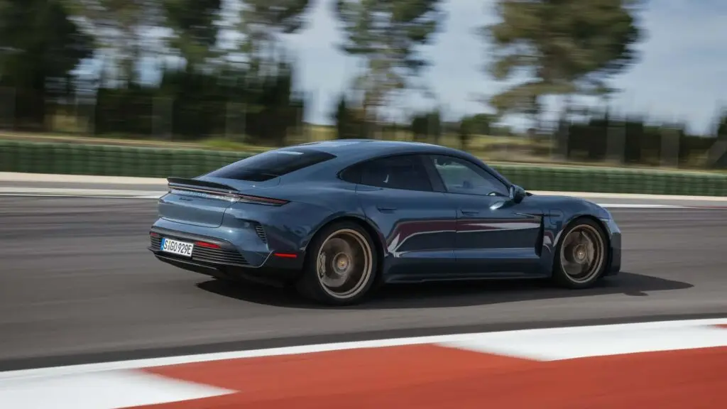 Що робить Porsche Taycan Turbo GT особливим? — photo 5