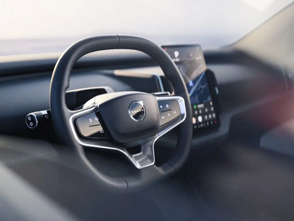 Тест-драйв Volvo EX30: Премиальный минимализм — photo 13