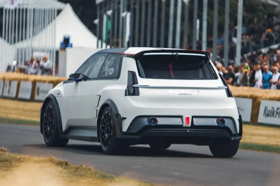 Хот-хетч Alpine A290 представлять 13 червня — photo 7