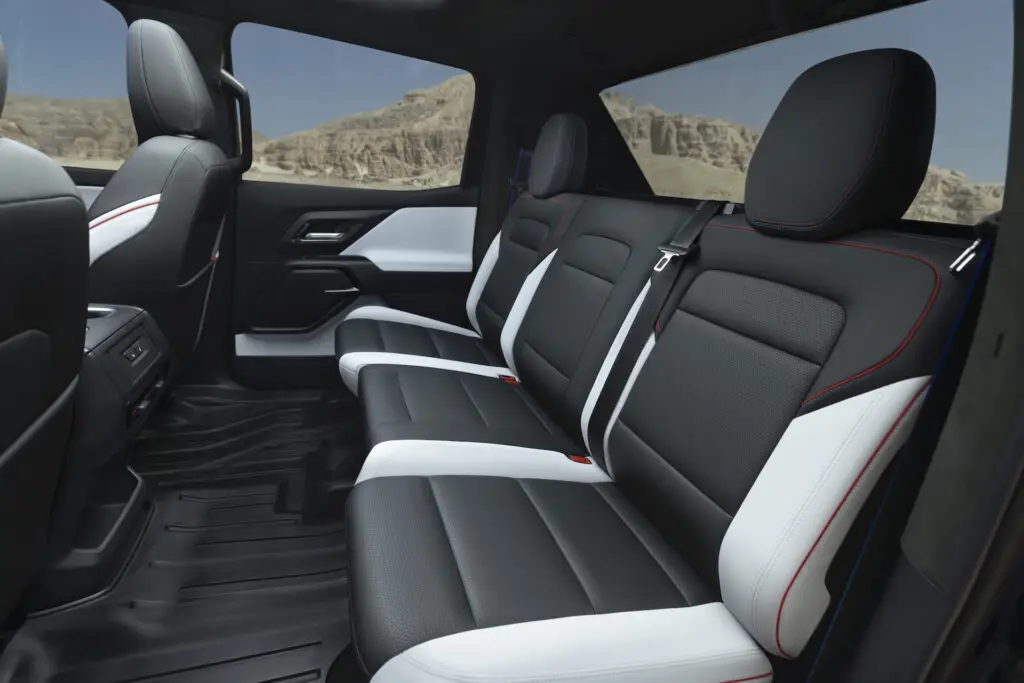 Chevrolet Silverado EV RST обійдеться майже в $100 тисяч — photo 4