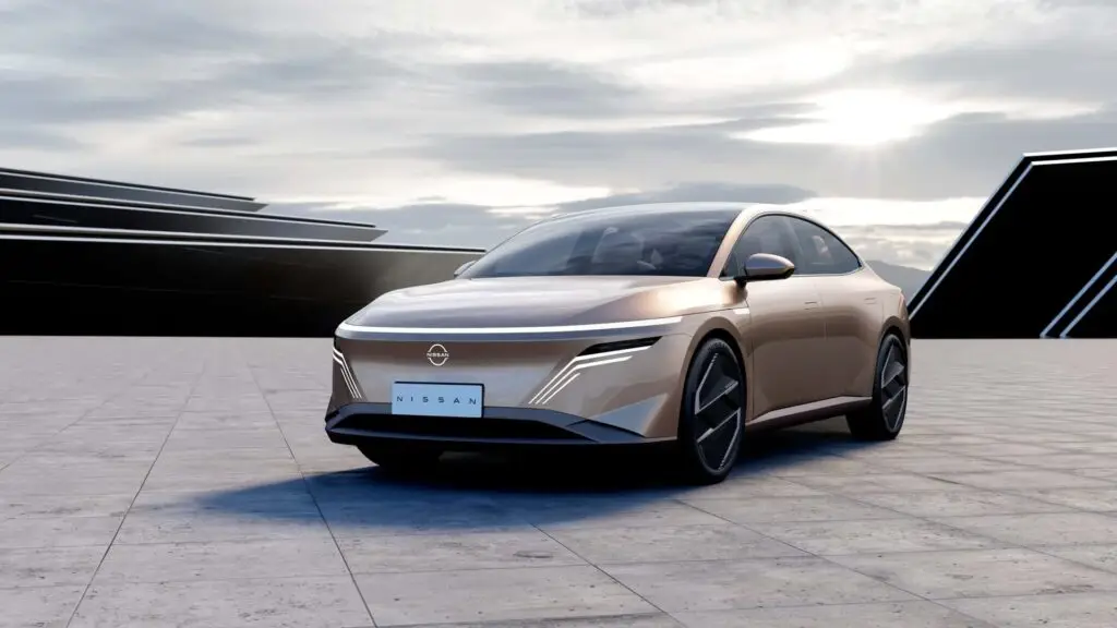 Nissan не забуває про седани — photo 3