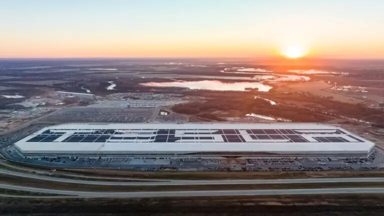 Tesla сократит почти 2700 рабочих в штаб-квартире в Техасе — photo 8421
