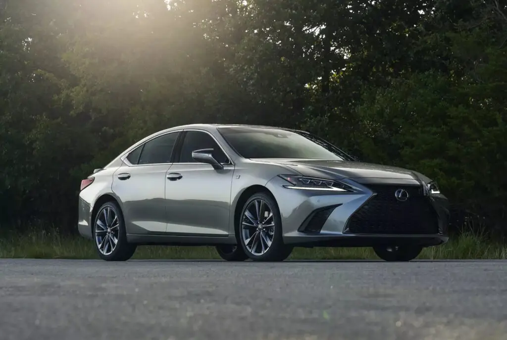 Новий бізнес седан Lexus ES стане повністю електричним — photo 3