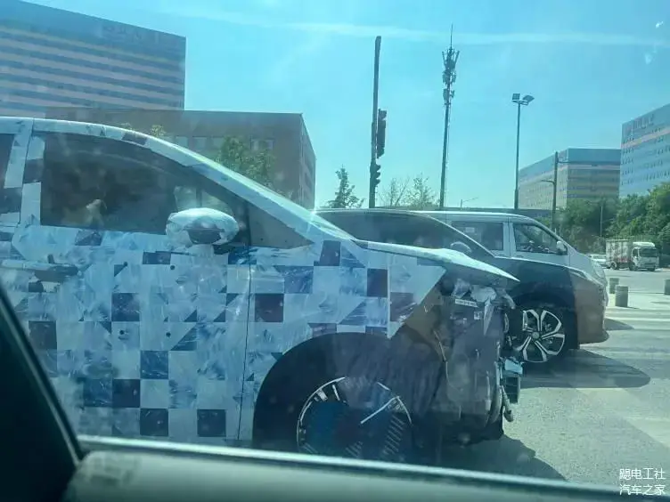 Майбутній гібридний мінівен BYD перетвориться на електромобіль — photo 2