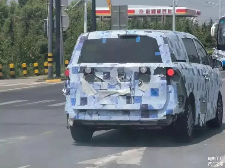 Майбутній гібридний мінівен BYD перетвориться на електромобіль — photo 3