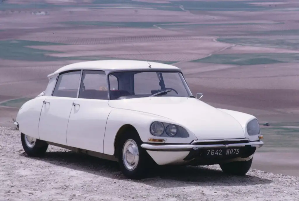 DS готує електричний флагман за мотивами класичного Citroen DS — photo 4
