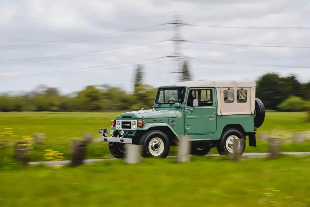Старенький Toyota FJ40 отримав серце від Tesla — photo 2