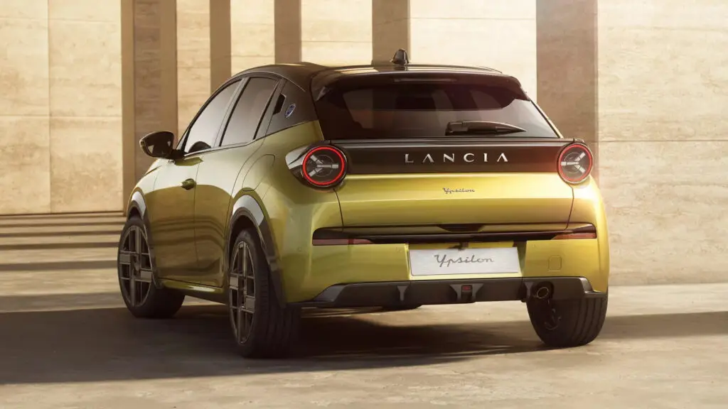 Стали известны цены и комплектации Lancia Ypsilon — photo 3
