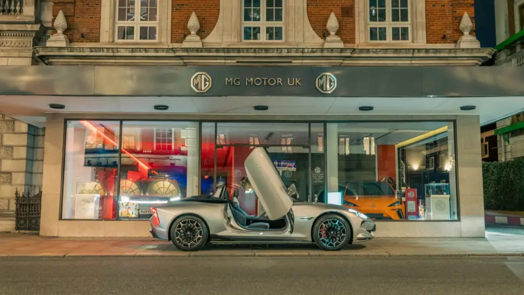 Що б ви обрали: MG Cyberster чи Porsche 718? — photo 2