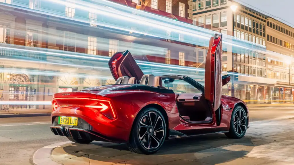 Що б ви обрали: MG Cyberster чи Porsche 718? — photo 4