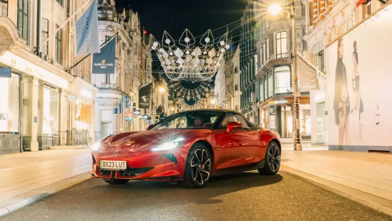 Що б ви обрали: MG Cyberster чи Porsche 718? — photo 8639