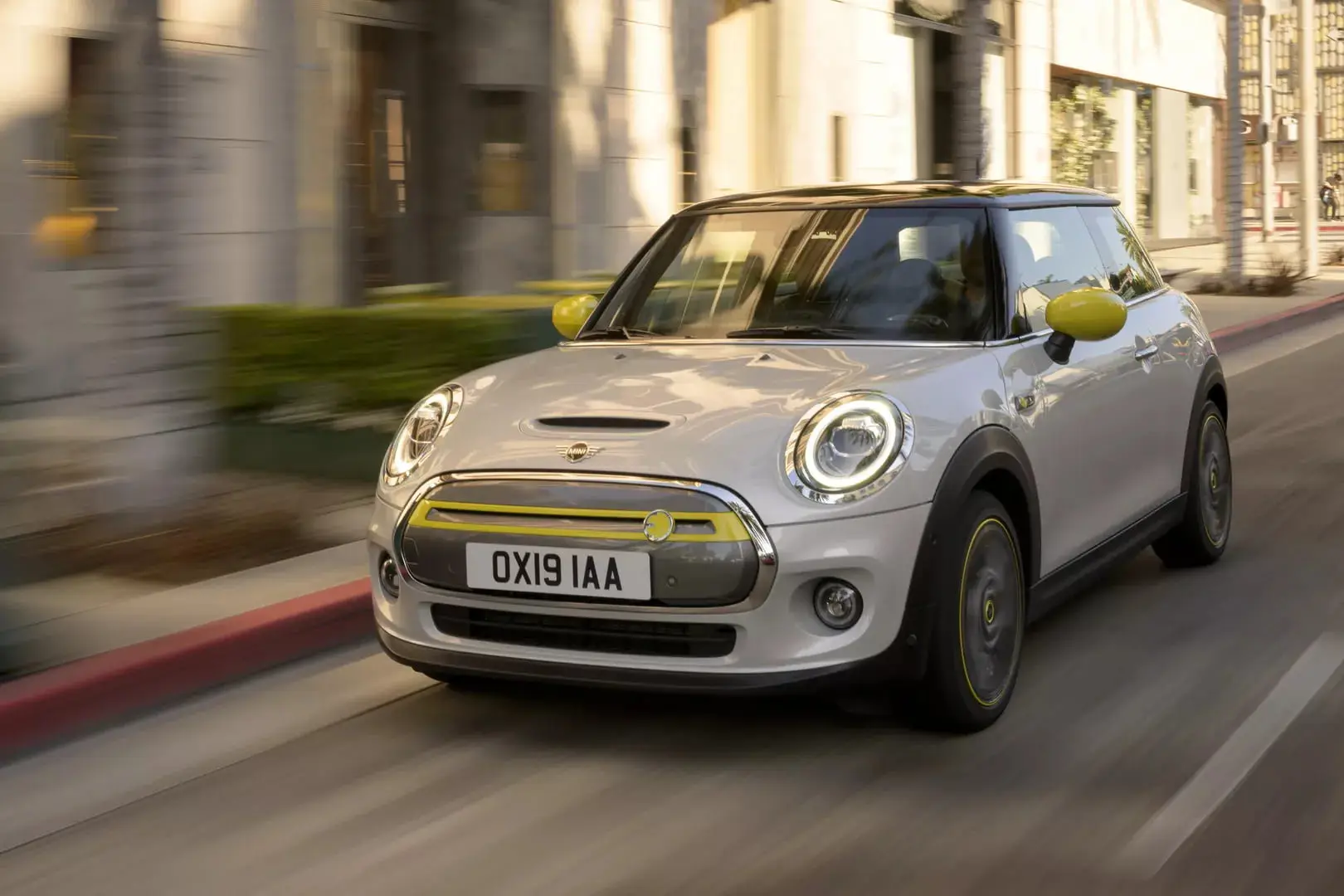 Mini відкликає Cooper SE через ризик займання акумулятора — photo 8879