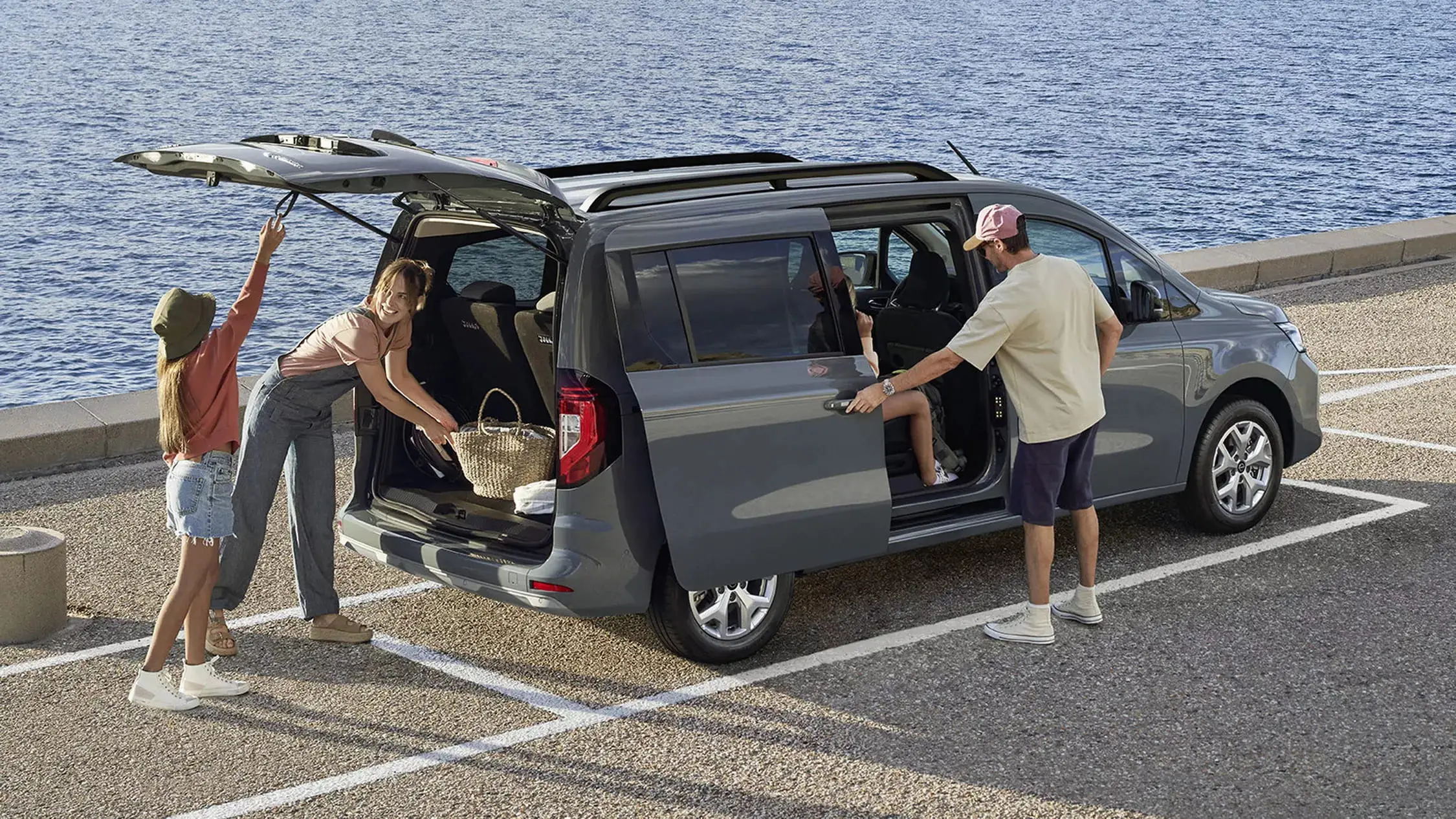 Появился семейный Nissan Evalia, но пока не для нас — photo 8951