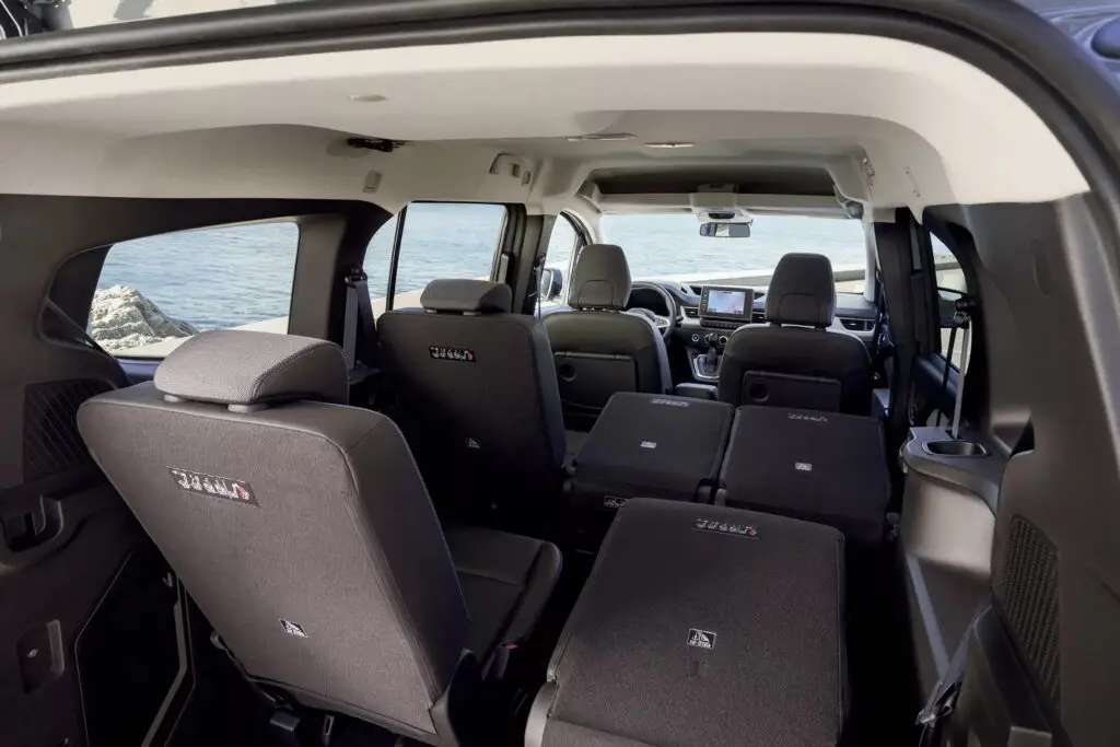 Появился семейный Nissan Evalia, но пока не для нас — photo 3