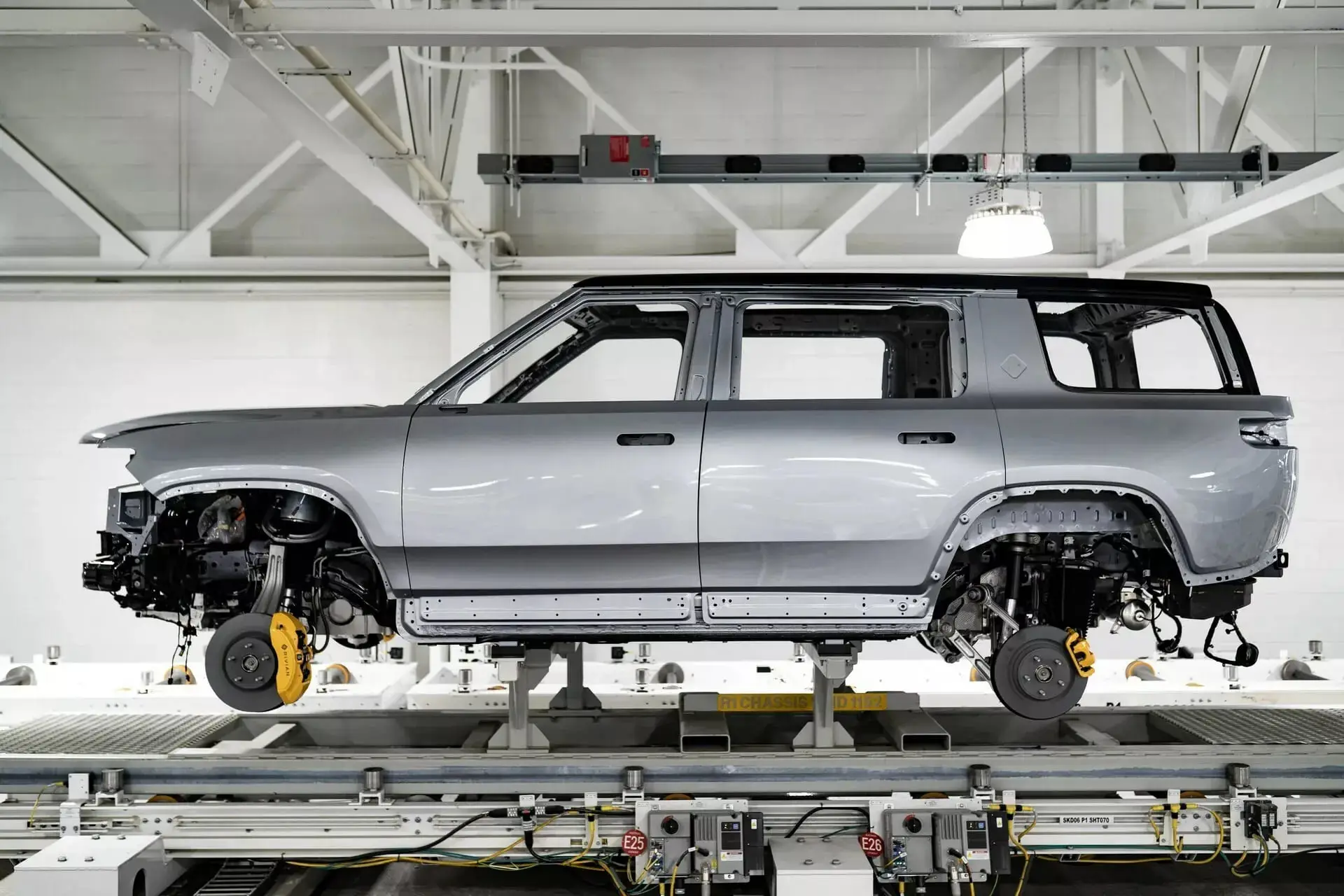 Rivian отримав $827 млн від влади на створення R2 — photo 8873