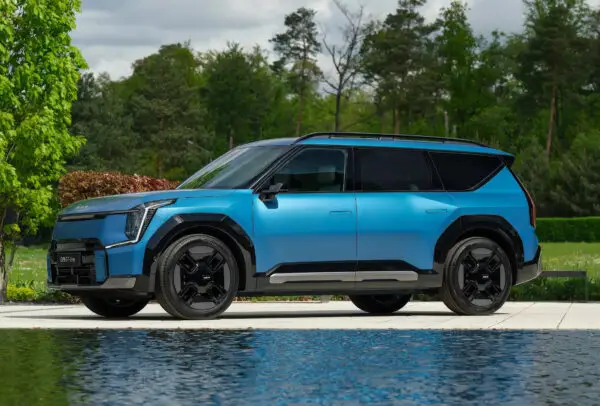 Kia відкликає EV9 через твердий підголівник? — photo 10723
