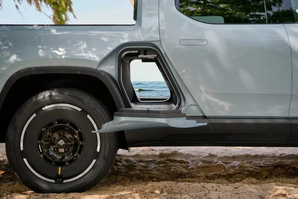Нові Rivian R1S і R1T майже не змінились ззовні, але всередині! — photo 3