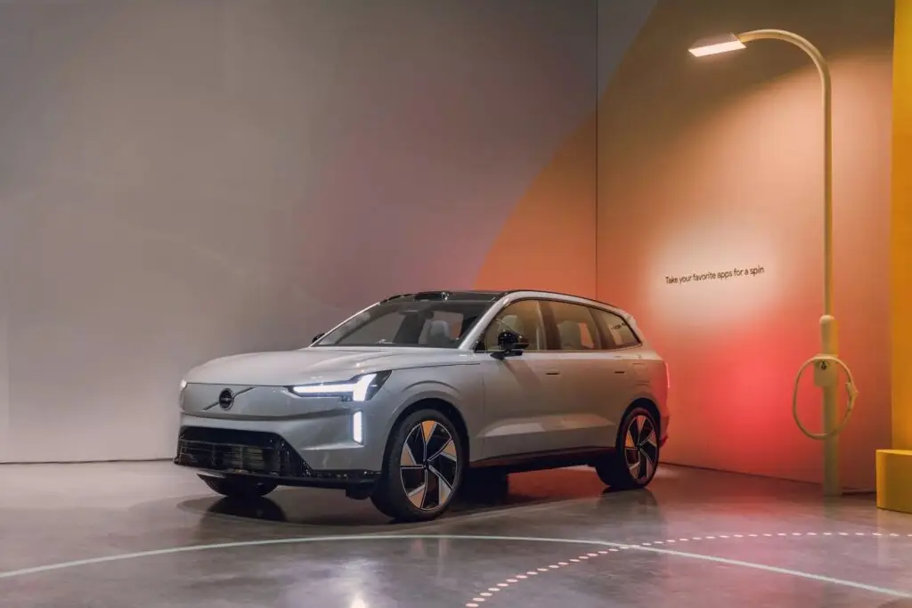 Volvo переносить виробництво EX30 і EX90 до Бельгії до введення тарифів ЄС — photo 2