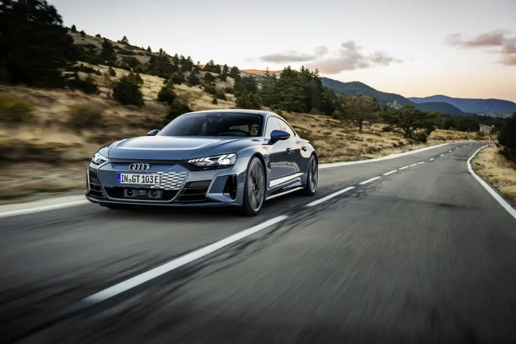 Тест-драйв Audi e-tron GT: електромобіль для супергероя — photo 12
