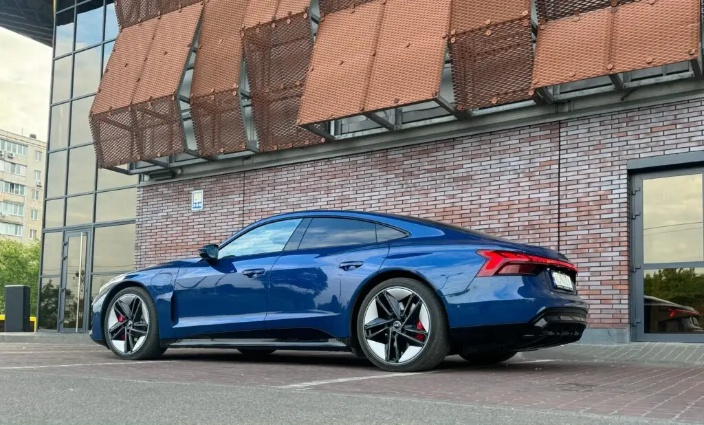 Тест-драйв Audi e-tron GT: електромобіль для супергероя — photo 17