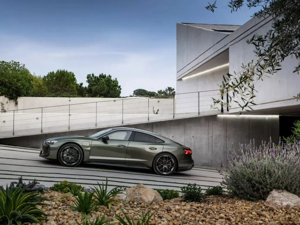 Оновлений електромобіль Audi RS e-tron GT Performance отримав 912 к.с. — photo 2 Оновлений електромобіль Audi RS e-tron GT Performance отримав 912 к.с. — photo 2
