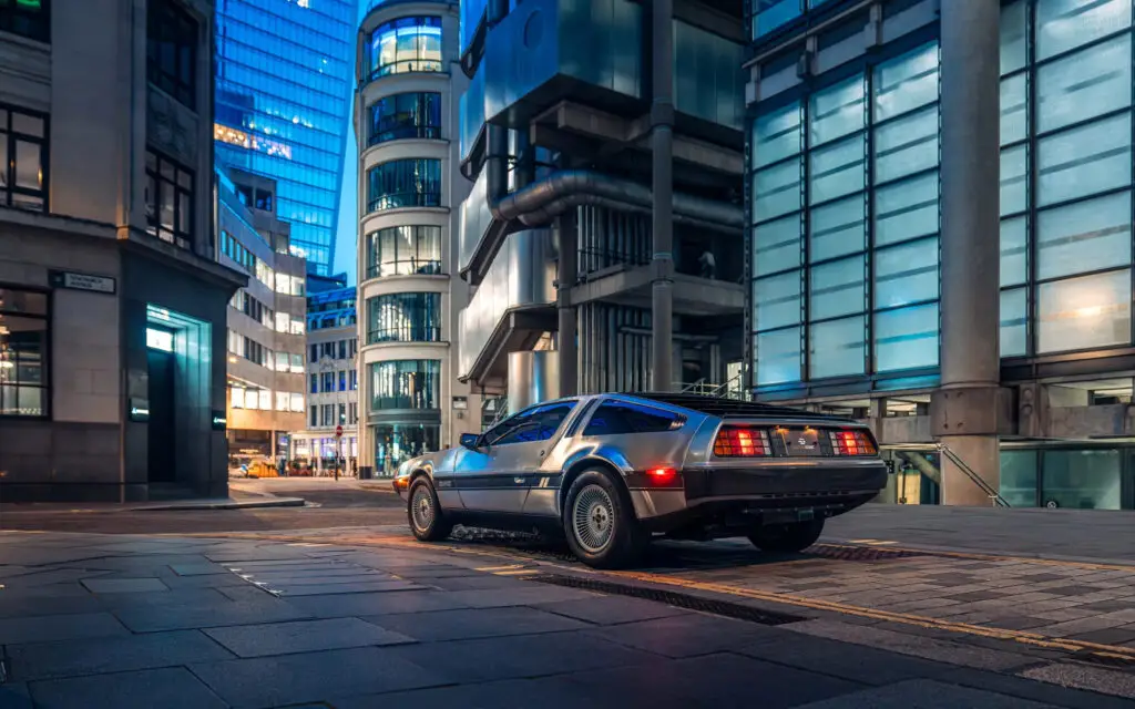 Легендарный DeLorean DMC-12 превратили в электрокар — photo 6