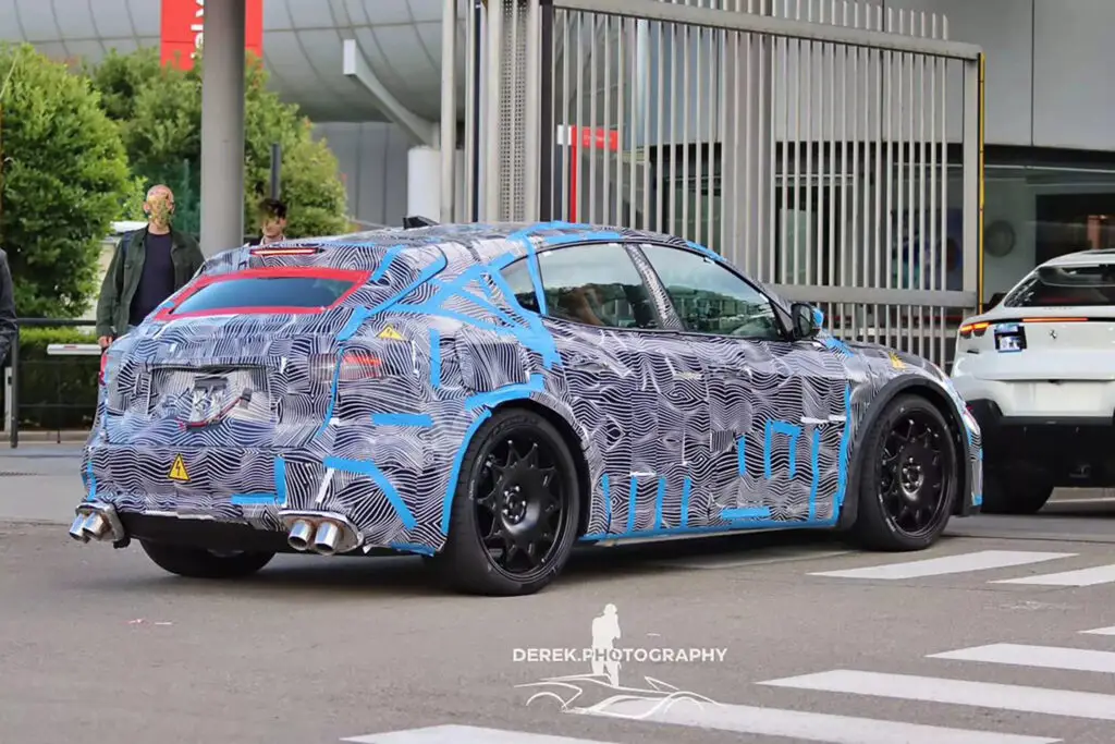 Ferrari тестує в Маранелло свій перший електромобіль — photo 2