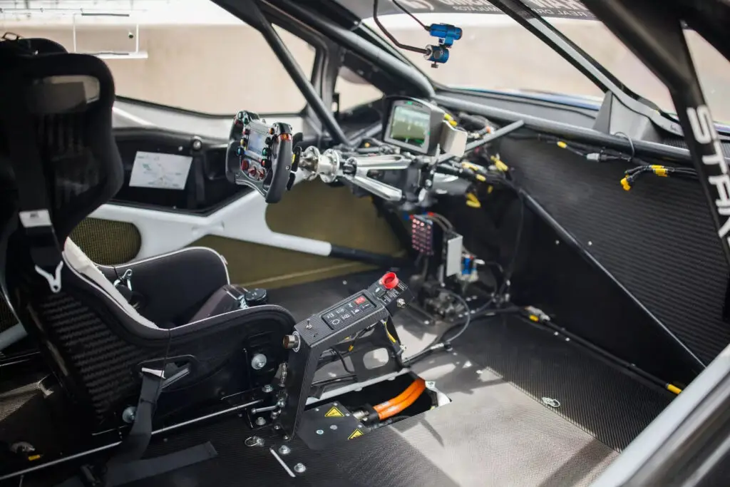 Гоночний Ford F-150 Lightning має три двигуни та 1400+ к.с. — photo 3 Гоночний Ford F-150 Lightning має три двигуни та 1400+ к.с. — photo 3