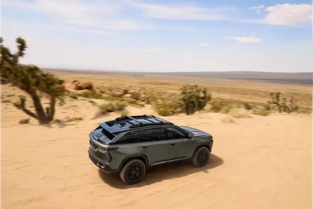 Концепт Wagoneer S Trailhawk показує майбутнє позашляховиків Jeep — photo 7