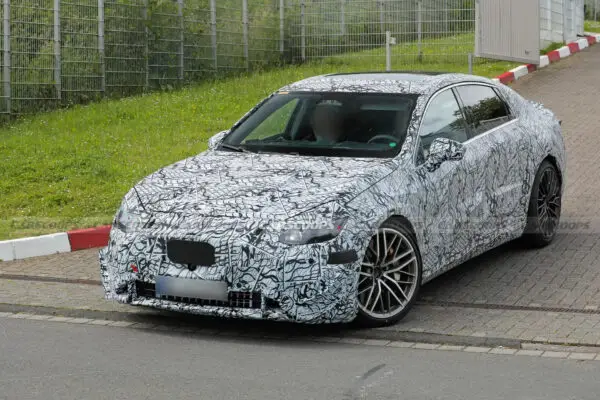 Електрокар Mercedes-AMG C-Class побореться з Tesla Model 3 Performance — photo 11203