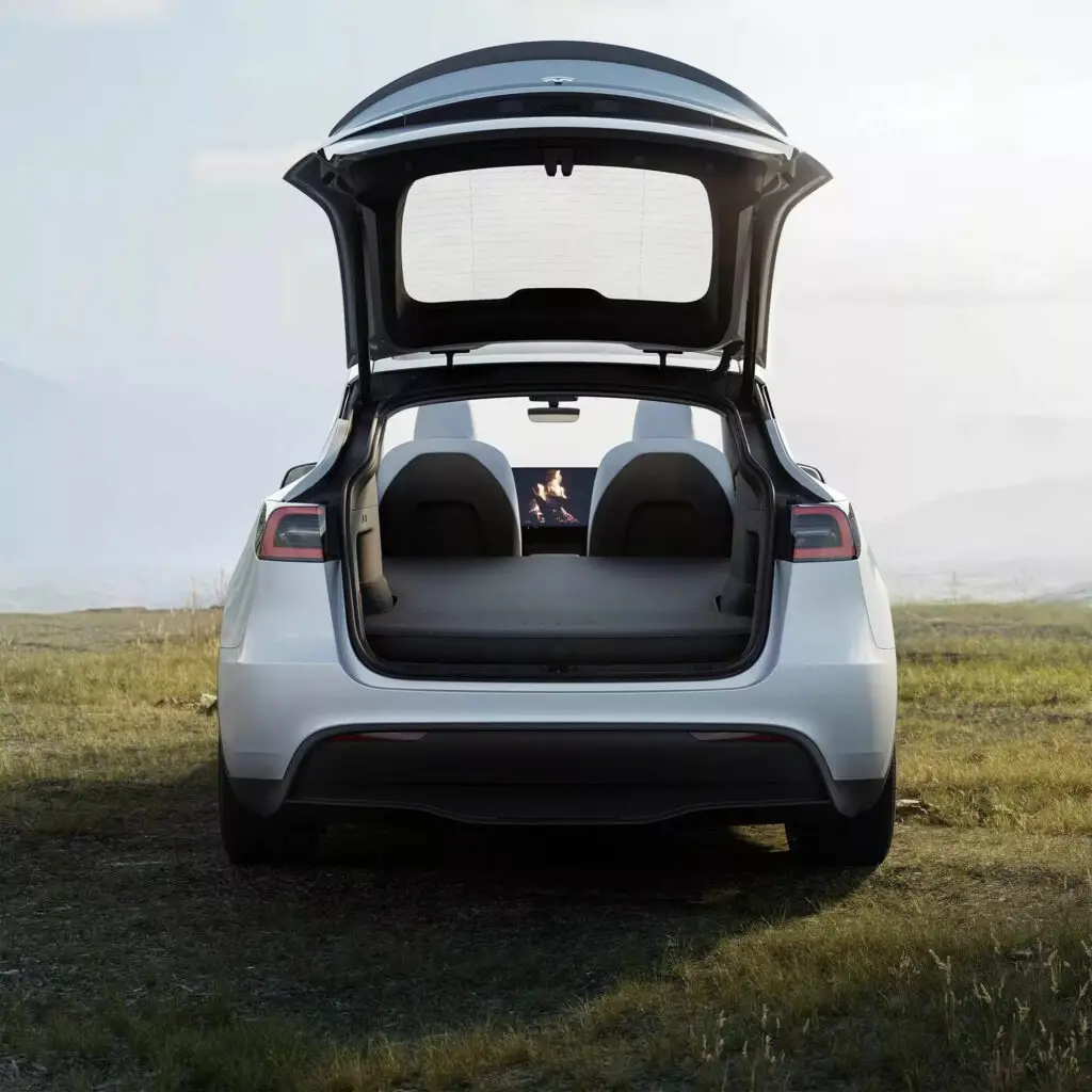Tesla показала надувной матрас для Model Y, но его уже раскупили — photo 5 Tesla показала надувной матрас для Model Y, но его уже раскупили — photo 5