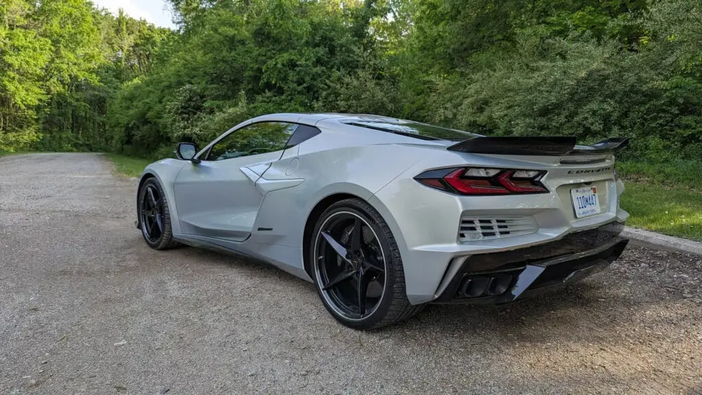 E-Ray – вдалий перехід до суто електричного суперкару Chevrolet Corvette — photo 5