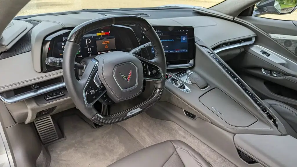 E-Ray – вдалий перехід до суто електричного суперкару Chevrolet Corvette — photo 3