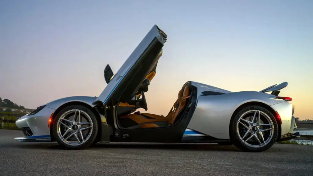 Уникальный электрический гиперкар Pininfarina Battista Targamerica потерял крышу — photo 8