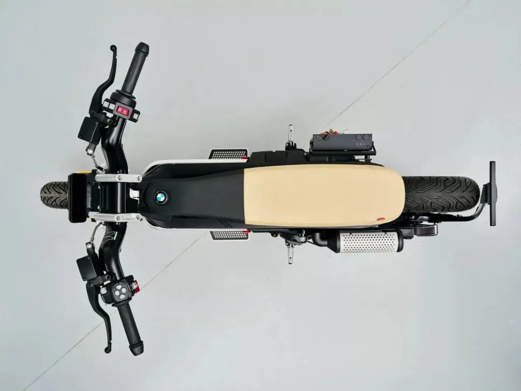 BMW Motorrad разом з Vagabund створив електробайк CE 02 — photo 2
