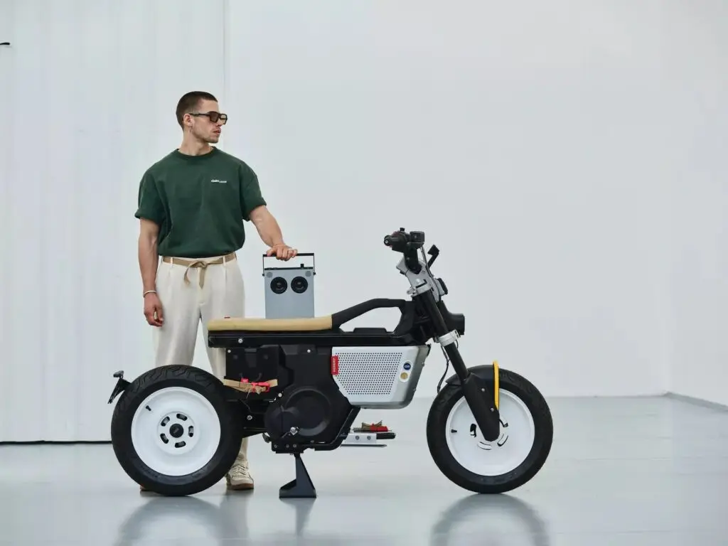 BMW Motorrad разом з Vagabund створив електробайк CE 02 — photo 5