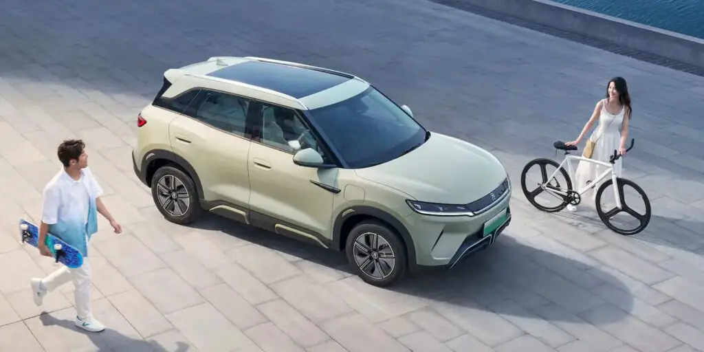Електромобілі та PHEV вперше випередили за продажами бензинові автомобілі в Китаї — photo 15008