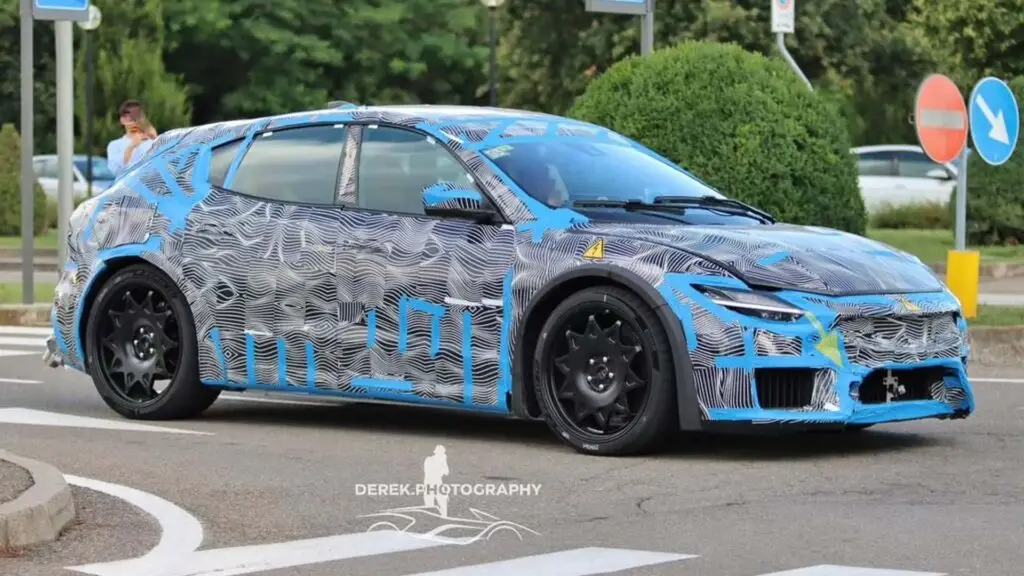 Розказуємо все, що наразі відомо про електричний суперкар Ferrari — photo 2