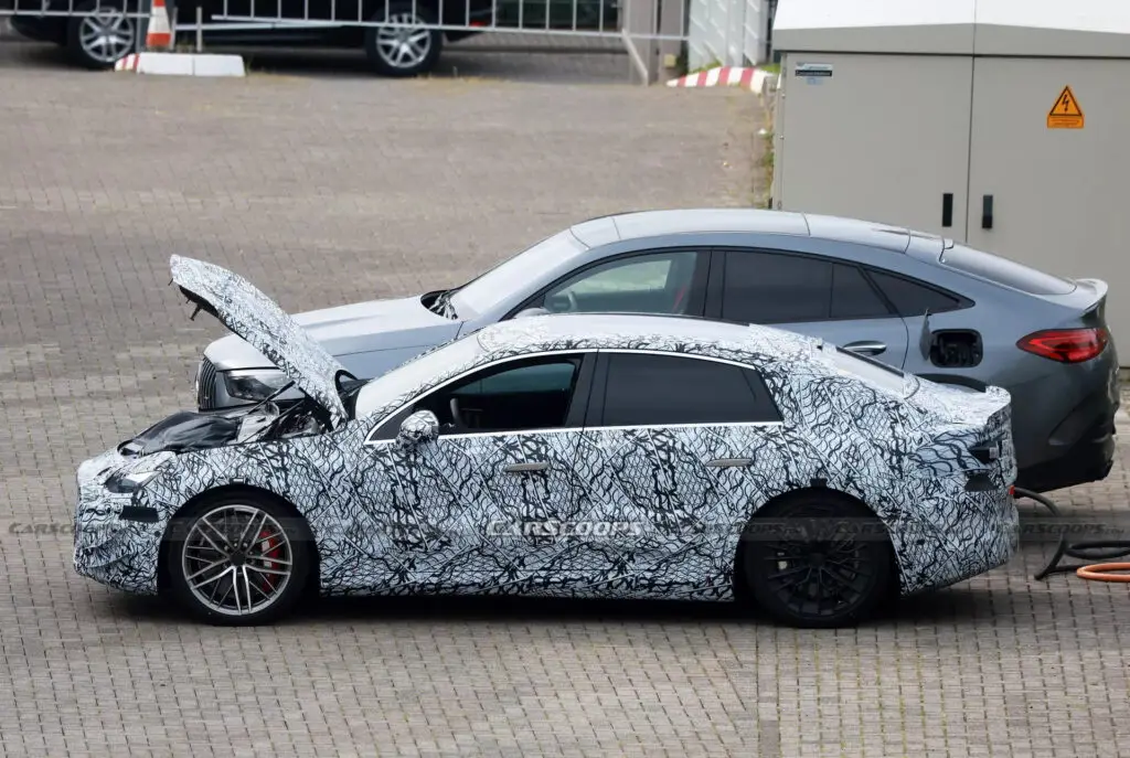 Mercedes-AMG тестує «заряджений» електричний C-Class на Нюрбургринзі — photo 2